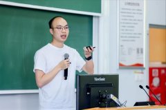 ”通过通信优化、内存优化副本压缩、激活沉计 